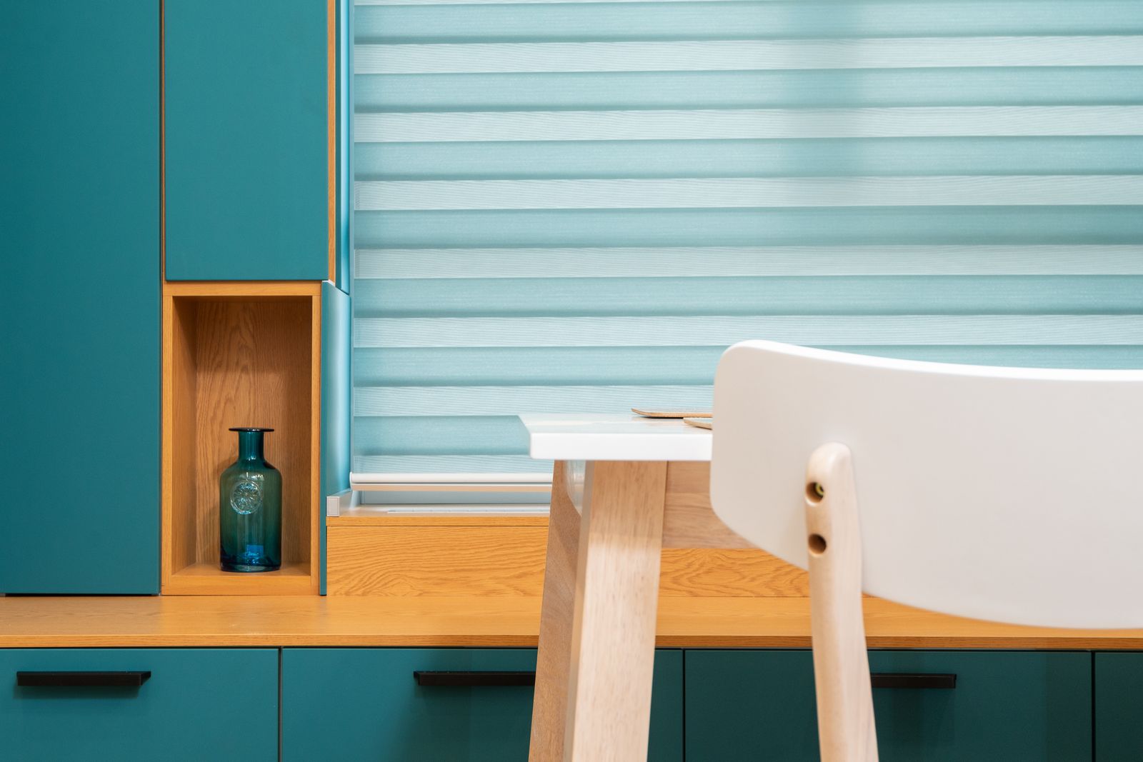 Day and night roller blind in a study nook